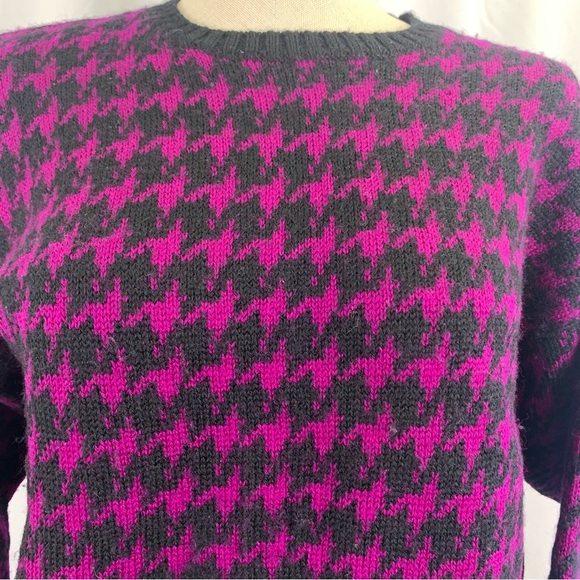 Vtg GAP 100% Wool Black and Purple Houndstooth Sweater - Picture 3 of 8